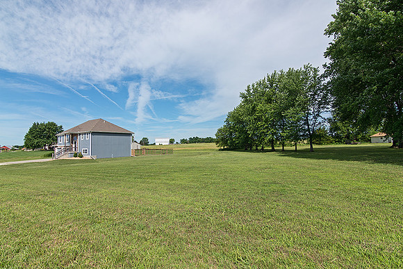 19693 Tonganoxie Dr03