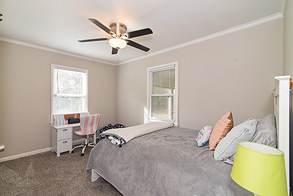 9616 Walnut St13