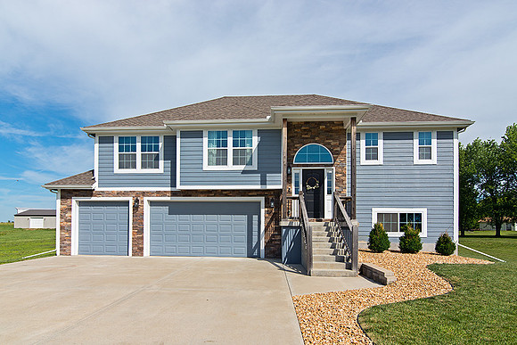 19693 Tonganoxie Dr01