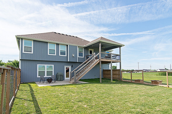 19693 Tonganoxie Dr09