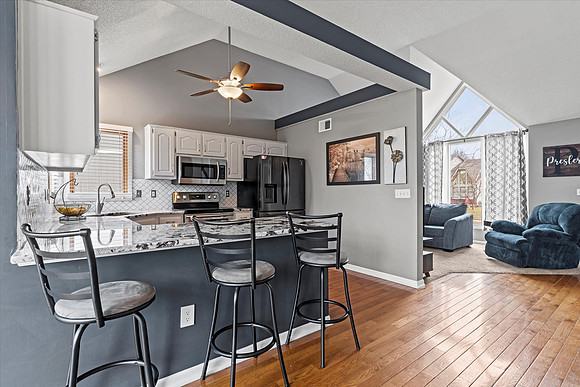 10-4752 Chouteau St